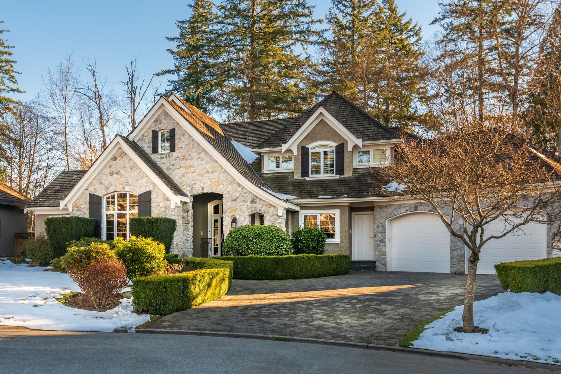 10 Tips To Elevate Your Home’s Curb Appeal During The Winter Season ...